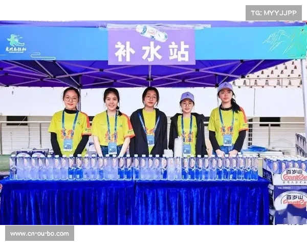 男子十项全能选手因高温中暑退赛 医疗团队全力冰敷保障选手安全 男子十项全能选手因高温中暑退赛 医疗团队全力冰敷保障选手安全